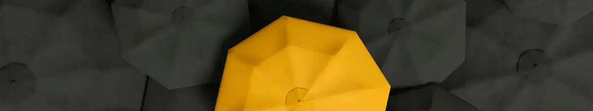 Parapluie jaune au milieu d'un tas de parapluie noir