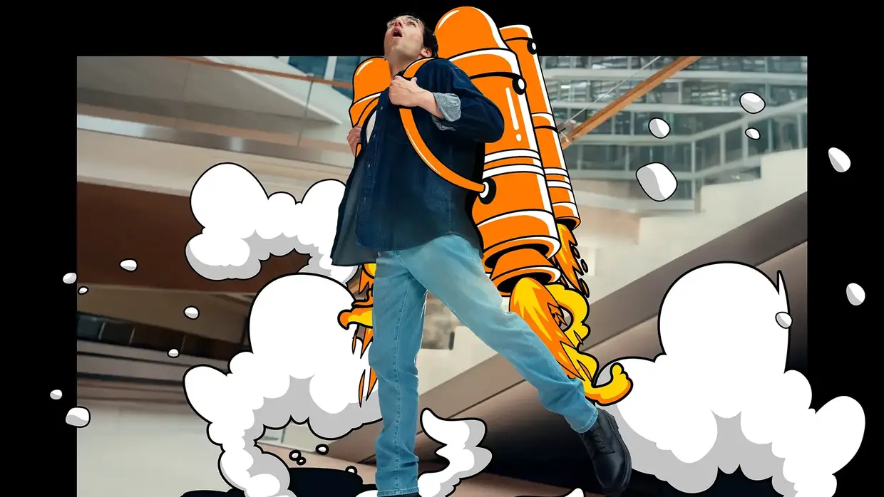 Mann mit überdimensionalem orangefarbenem Raketenrucksack läuft durch ein modernes Gebäude; Comic-Rauchwolken umgeben seine Füße.