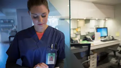 Photo d'une infirmière dans un établissement de santé