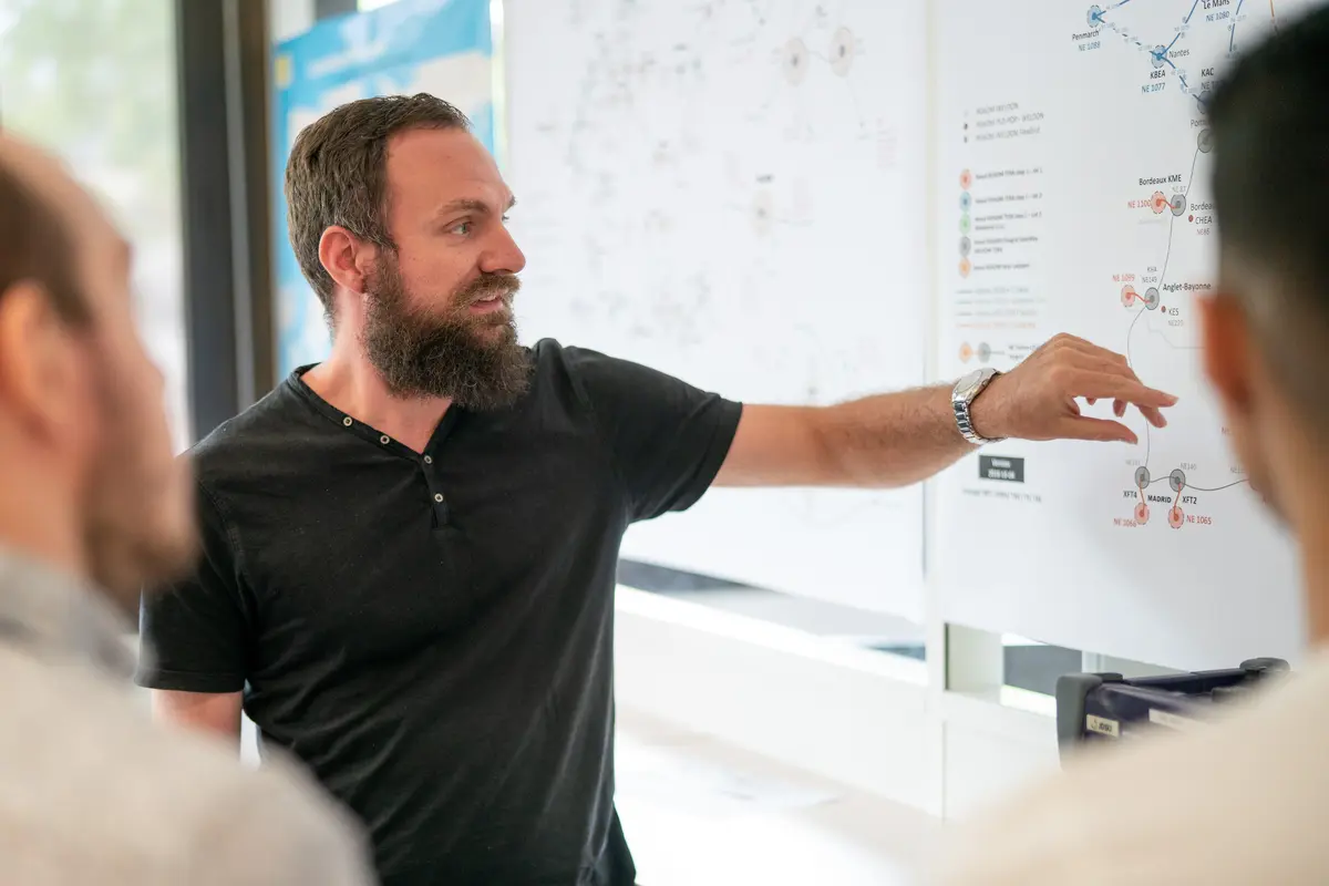 Man at Orange Cyberdefense looking at Threat Detection Map