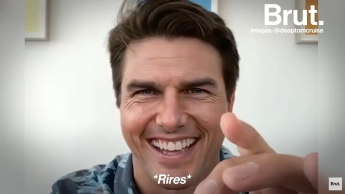 Un faux Tom Cruise en gros plan s'adresse aux internautes en arborant un large sourire. 