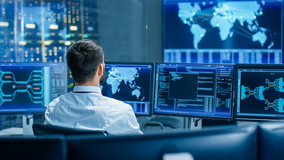 Cybersecurity Experte im Security Operations Center