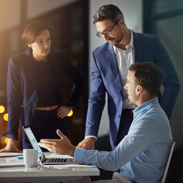 Trois professionnels de la cybersécurité