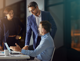 Trois professionnels de la cybersécurité