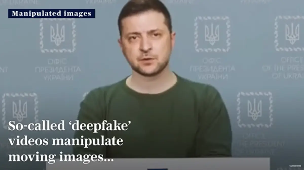 Un faux Volodymyr Zelensky faisant mine de s'adresser aux internautes. 
