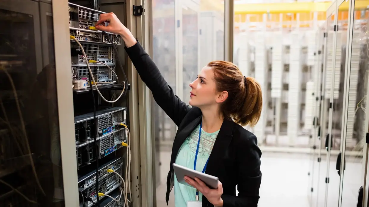 Woman working in a Serverroom