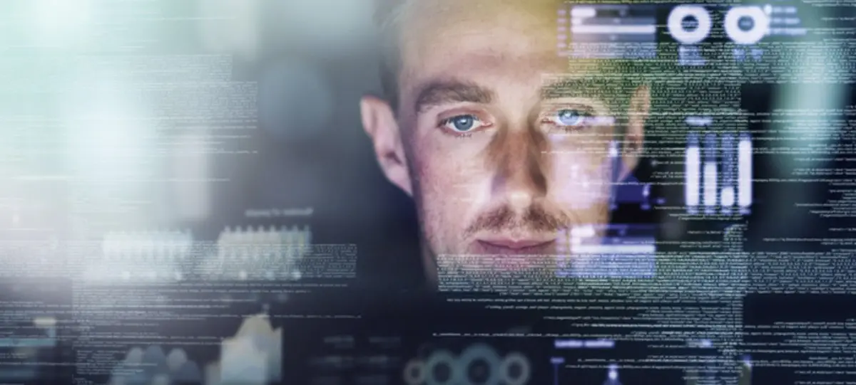 Afbeelding man kijkt naar data