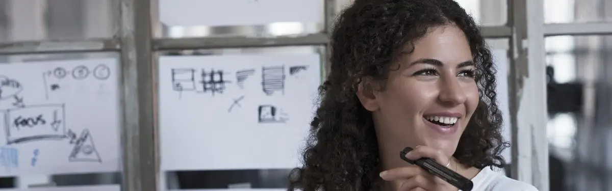 Woman in front of a brainstorm wall